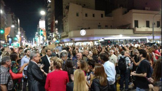 En plena crisis por las tarifas, vecinos hicieron un ruidazo en contra de los aumentos