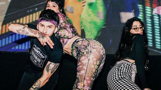 Fotos y videos: El hijo del Presidente fue DJ de una fiesta a todo trapo