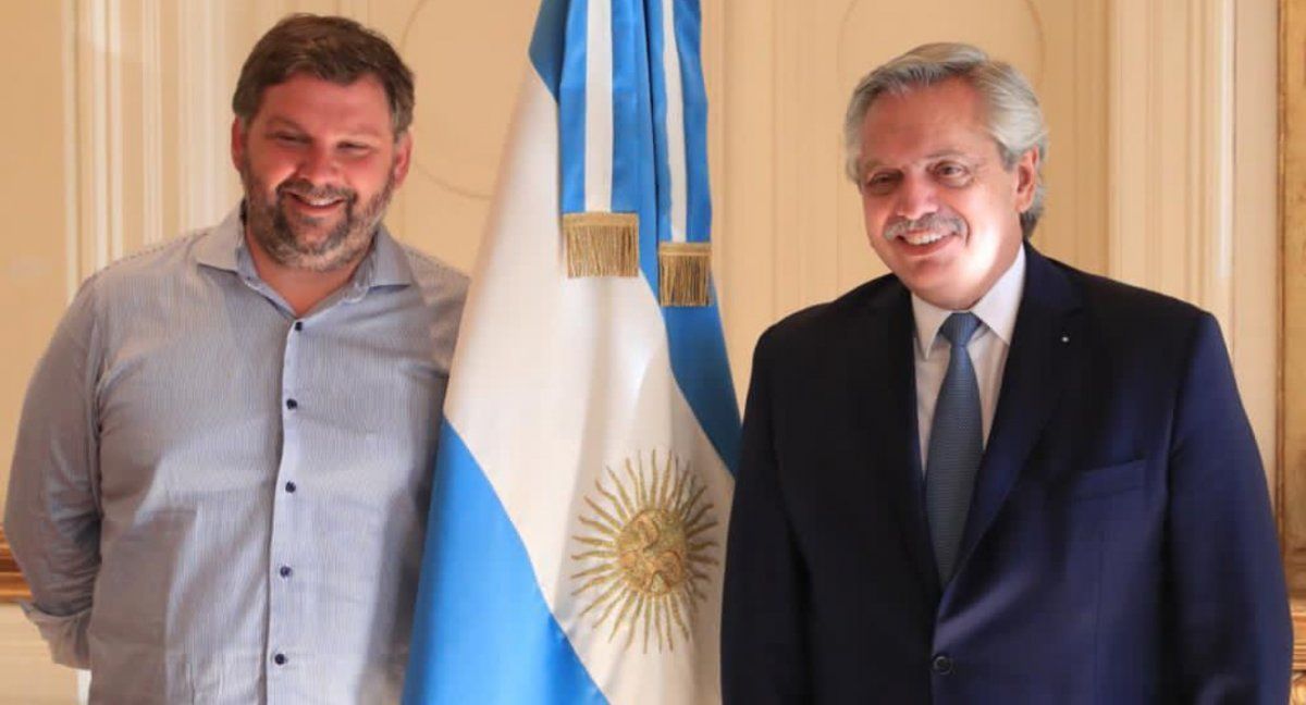 El diputado Santiago Igon junto a Alberto Fernández.