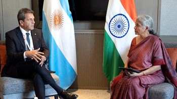 Sergio Massa, analizó este jueves con su par de Finanzas de la India, Nirmala Sitharaman, opciones de financiamiento. (Foto: Twitter Sergio Massa) Sergio Massa, analizó este jueves con su par de Finanzas de la India, Nirmala Sitharaman, opciones de financiamiento. (Foto: Twitter Sergio Massa)