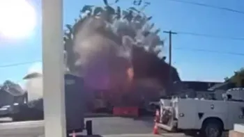 Impactante video de una explosión de una casa por una fuga de gas en California