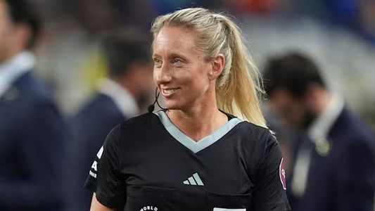 Quién es Tori Penso, la árbitra que dirigirá a la Selección Argentina en el amistoso ante Venezuela