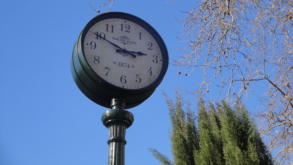 “Argentina evalúa cambiar el huso horario