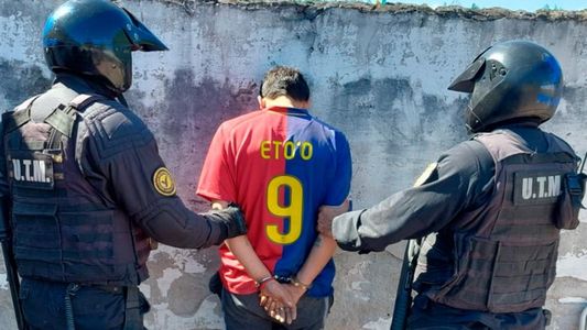 Ingresó a una casa, amenazó con un machete a un nene y escapó por los techos