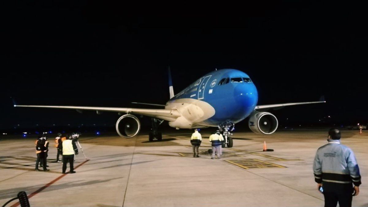El vuelo de Aerolíneas Argentinas regresará el martes con más dosis de vacunas Sinopharm. Foto: Archivo.