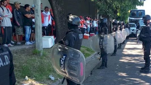 La Policía Bonaerense detuvo a 13 barras de River Plate, incautó armas y drogas