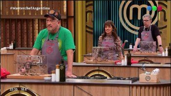 Daniel Aráoz enfrentó enfrentó sus miedos y se puso a prueba con los caracoles vivos