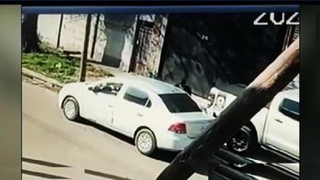 Nuevo caso de roba ruedas. Ocurrió en Burzaco. Foto: captura de Tv.&nbsp;