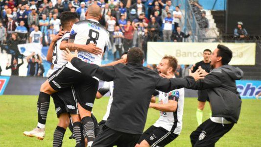 Primera B Nacional: Central Córdoba (SE) eliminó a Almagro y definirá el ascenso ante Sarmiento