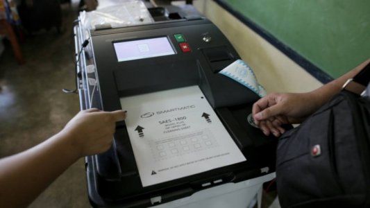 Pese a las críticas, el Gobierno confirmó que mantendrá a Smartmatic para el recuento de votos