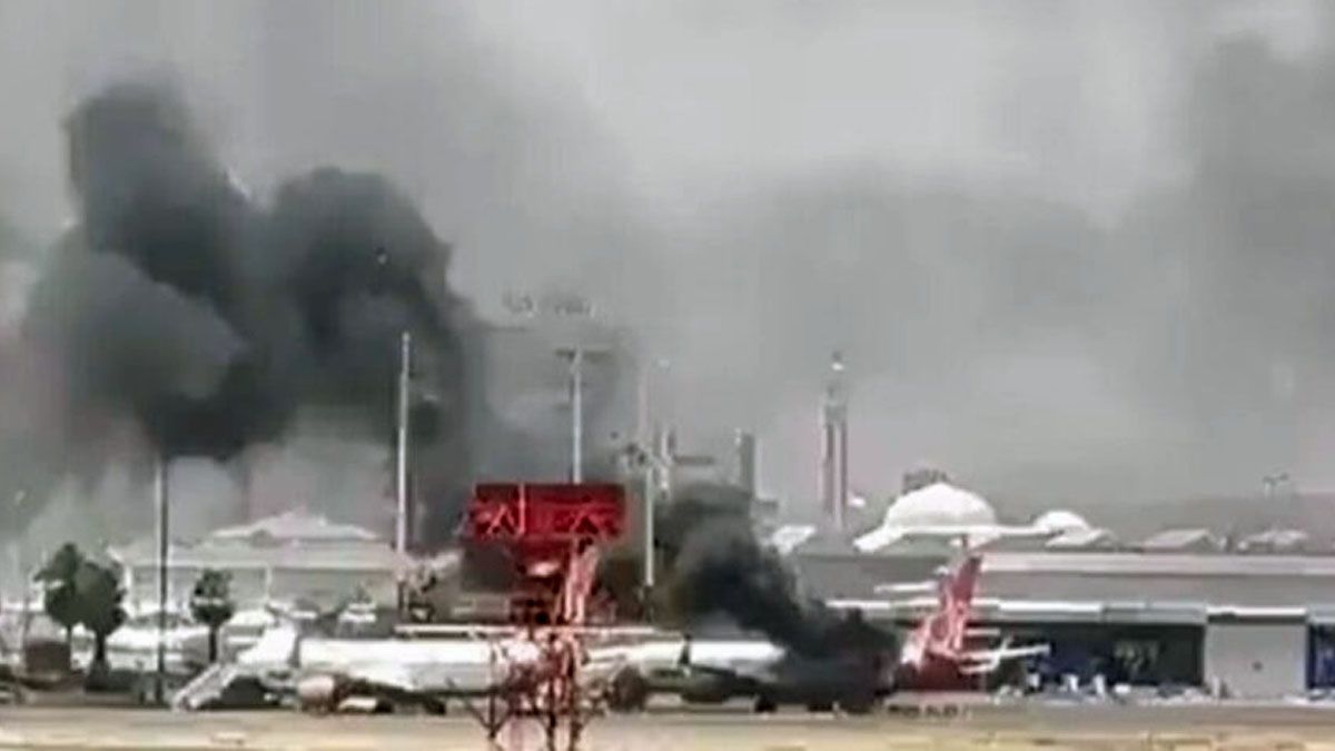 El aeropuerto de la capital de Sudán, casi inoperable por los combates. (Foto: Gentileza Sky News)