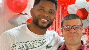 miguel borja sorprendio a un hincha de river en su cumpleanos y emociono a todos miguel borja sorprendio a un hincha de river en su cumpleanos y emociono a todos