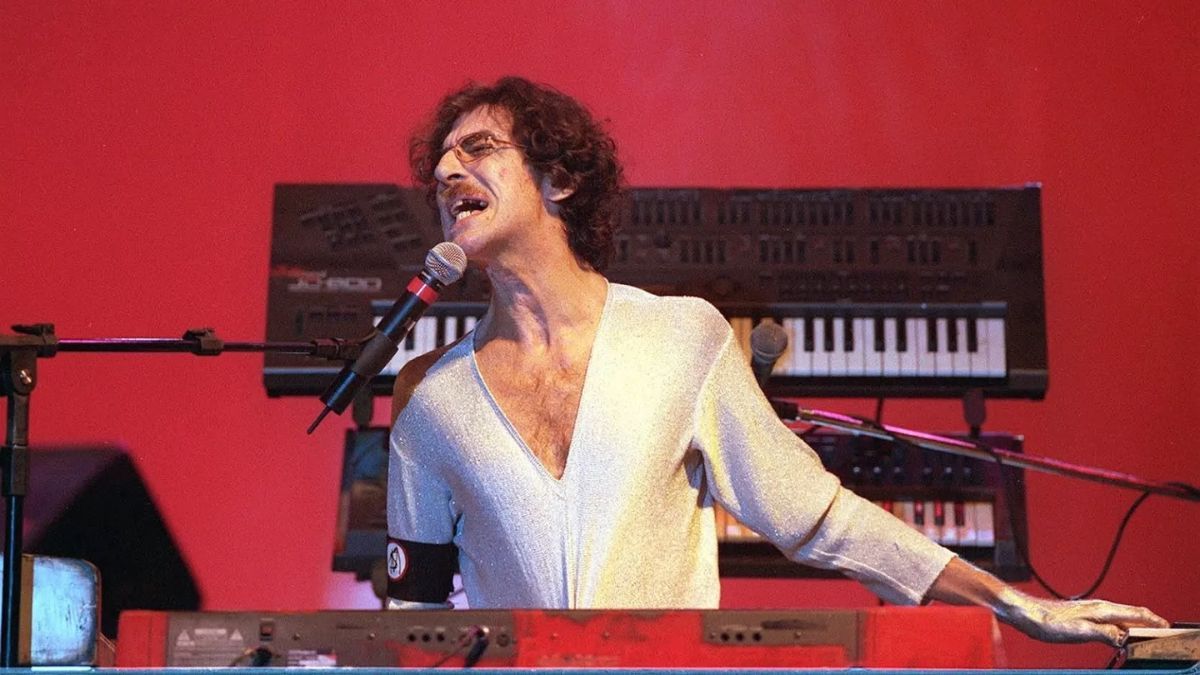 Charly García cumple 73 años: sus momentos más icónicos y 15 frases inolvidables.