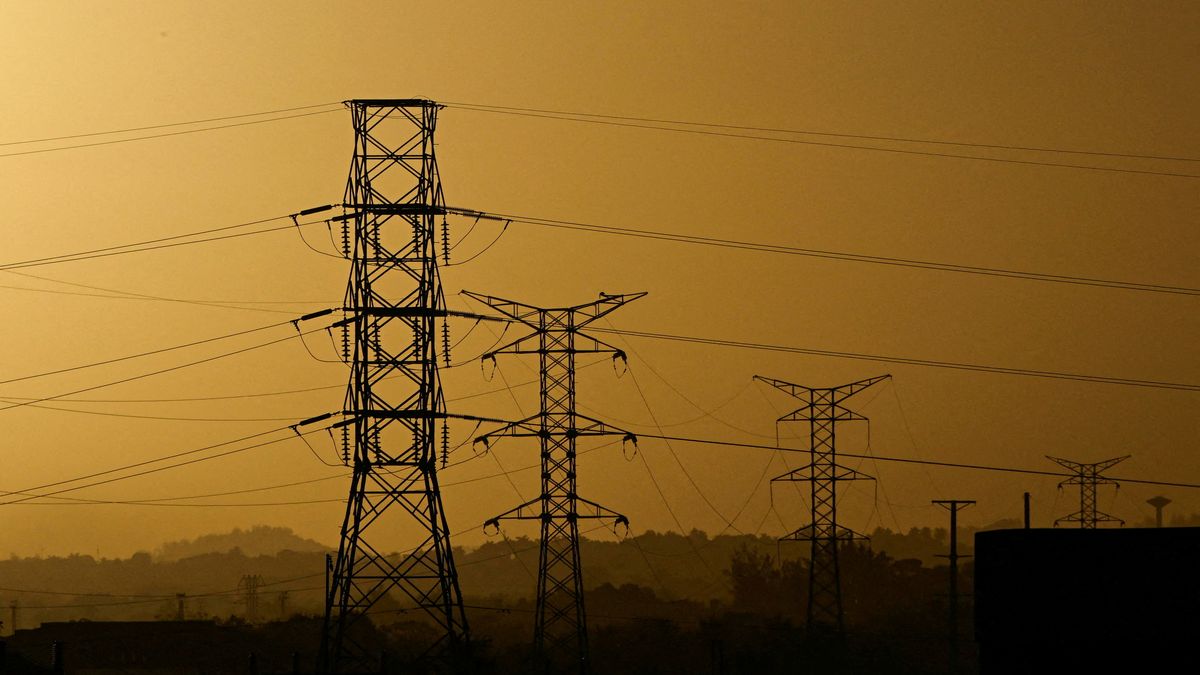 Hospitales, escuelas, industrias y servicios básicos sufren interrupciones recurrentes, mientras que numerosos comercios y hogares enfrentan largas horas sin energía.