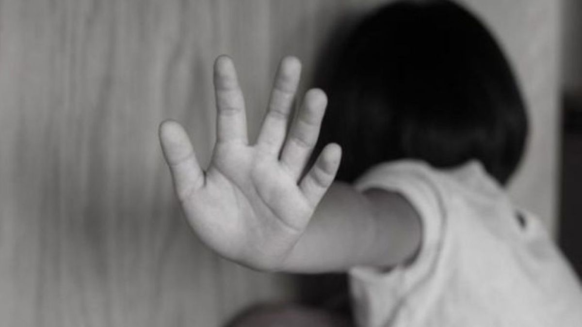 Horror en Merlo: golpeó a su hijastra de 5 años y la obligó a ingerir drogas y comida para perro