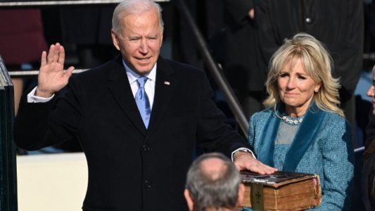 Asumió Biden y convocó a una nueva etapa de esperanza, unidad, bondad y decencia