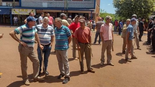 Vayan a laburar: vecinos indignados desalojaron a palazos a piqueteros que cortaban una calle