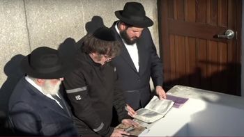 Javier Milei visitó la tumba del Rebe de Lubavitch, primera parada de su mini gira por EE.UU.