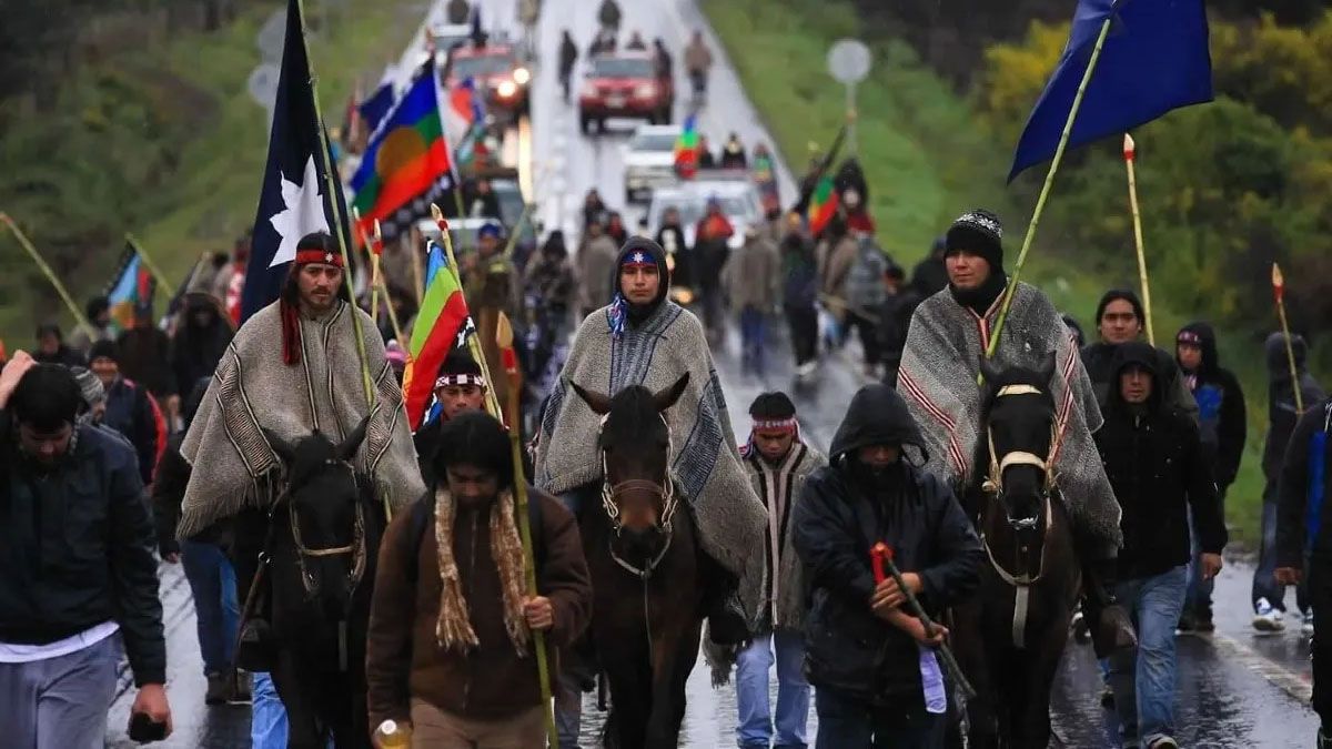 Los mapuches atacan carreteras y localidades en el sur de Chile (Foto: Archivo)