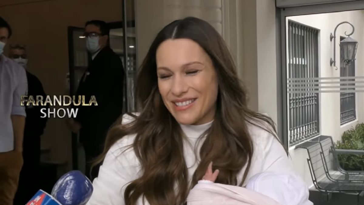 Pampita junto a su hija Ana fueron dadas de alta: Fue un parto como yo quería