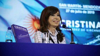 Cristina Kirchner ya está en el país tras visitar a su hija y llega a La Plata con Sinceramente