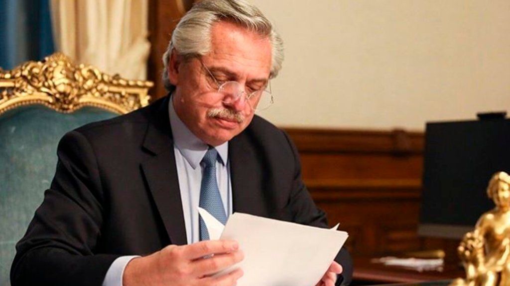 El Gobierno da las últimas puntadas al decreto de aumento salarial a cuenta de futuras paritarias