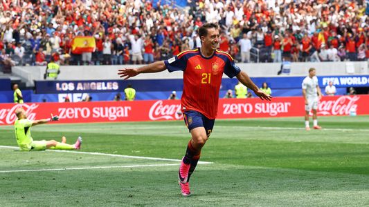 España goleó 3 a 0 a Austria y se clasificó a los octavos de final