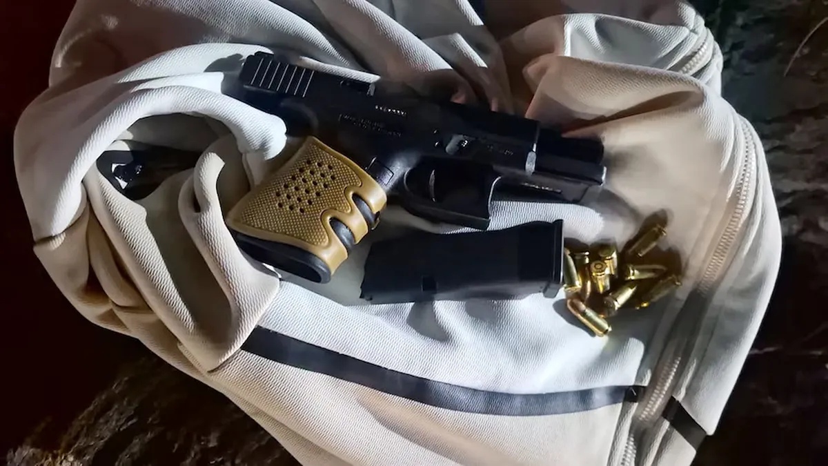 La Glock incautada. (Foto: Policía)