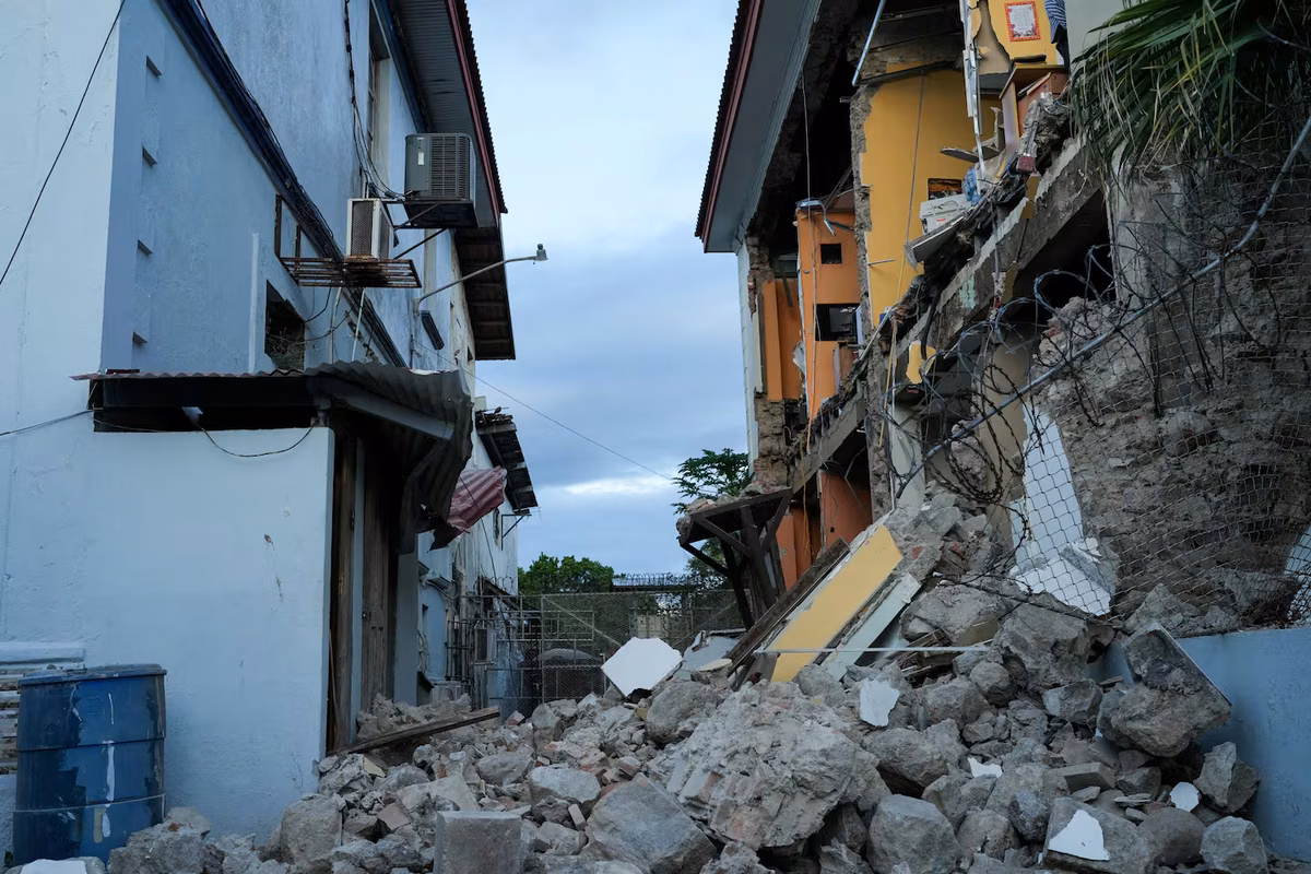 El fuerte sismo afect&oacute; a nueve provincias de Panam&aacute; y oblig&oacute; a las autoridades a desplegar operativos de emergencia. (Foto: REUTERS)
