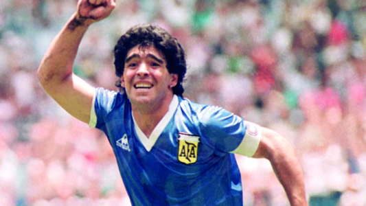 Exhibirán en el Mundial de Qatar la camiseta que usó Diego Maradona contra Inglaterra en 1986
