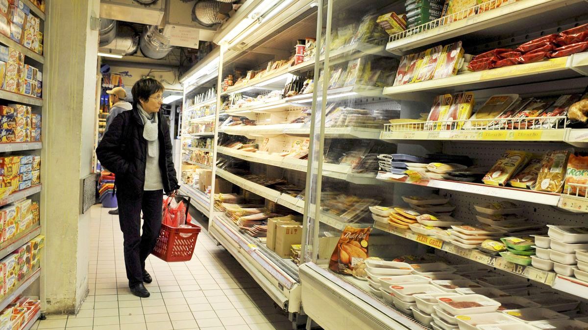 Por la reduflación, al llegar a la caja, uno puede pagar las misma cantidad de dinero por hacer las compras, pero lleva entre un 5 y un 15% de la capacidad original de los envases, producto de la reducción de tamaños por la inflación (Foto: Archivo)