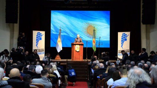 Con flores a Duhalde y palos a Kirchner, Pichetto se lanzó como candidato a presidente