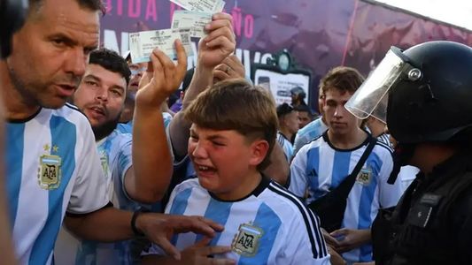 El llanto de los hinchas que fueron a ver Argentina vs. Panamá y se enteraron de que les vendieron entradas falsas