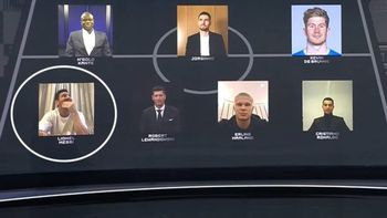 El video de Messi desinteresado por los premios The Best: apareció en el zoom moviendo la cámara y ¿en pijama?
