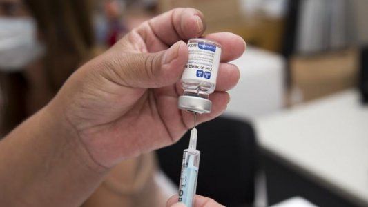 Vacunación: Ciudad abrió el empadronamiento para los porteños de 55 a 59 años