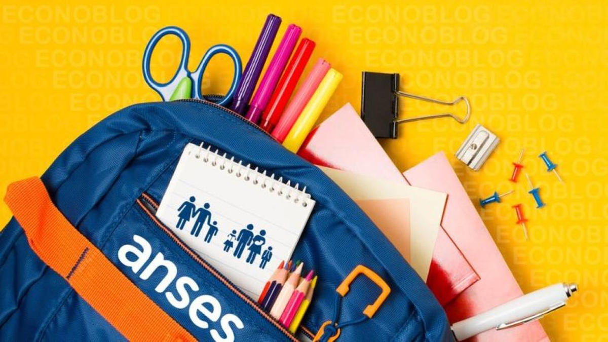 Se trata de un apoyo económico que reciben una vez al año los titulares de asignaciones familiares o universales por cada hija o hijo en edad escolar (a partir de los 45 días y hasta los 17 años inclusive) o sin límite de edad cuando presenta una discapacidad.&nbsp;