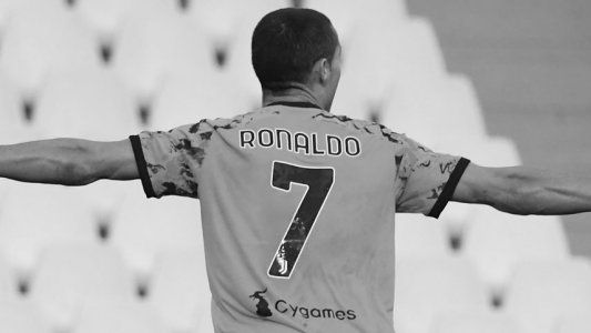 Nada lo afecta: Cristiano Ronaldo volvió a jugar tras el coronavirus y marcó un doblete