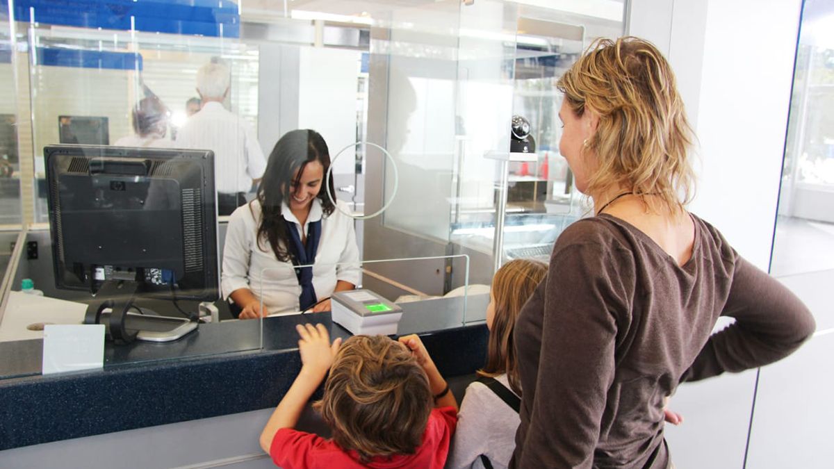 El Ministerio del Interior habilitó el trámite instantáneo en fronteras y aeropuertos para autorizar a niños a salir del país