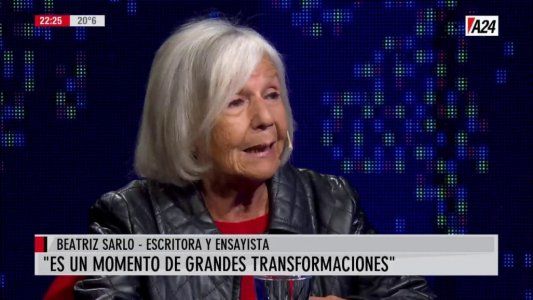 Beatriz Sarlo: “Quizás los grafiteros tengan que abandonar el grafiti ‘Macri gato’ y pasar a ‘Macri mufa’