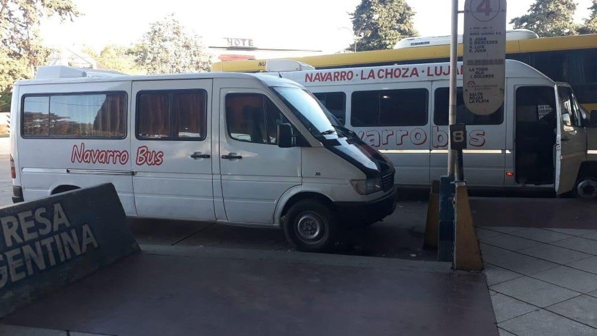 Las combis serían una solución para los estudiantes, que dicen que hay una sola línea de colectivos que sale una vez al día desde Navarro a Luján (Foto: El Navarrero)