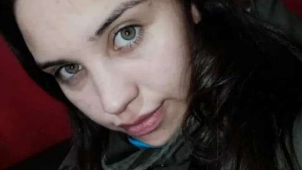 Discutió con su novia, la roció con aguarrás y la prendió fuego: está grave