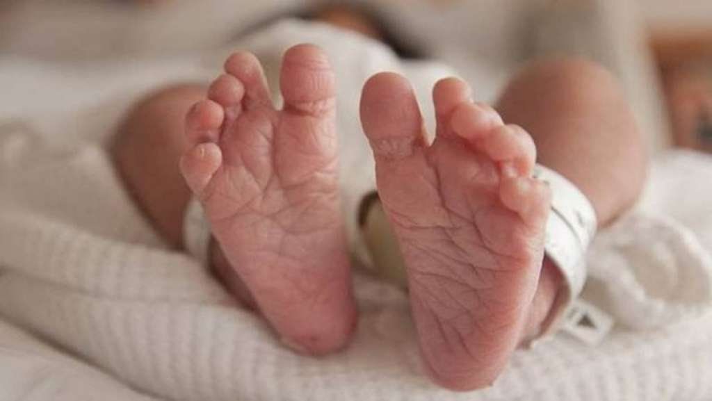 Polémica: tiene 75 años y un solo pulmón y dio a luz a una nena que pesó 600 gramos