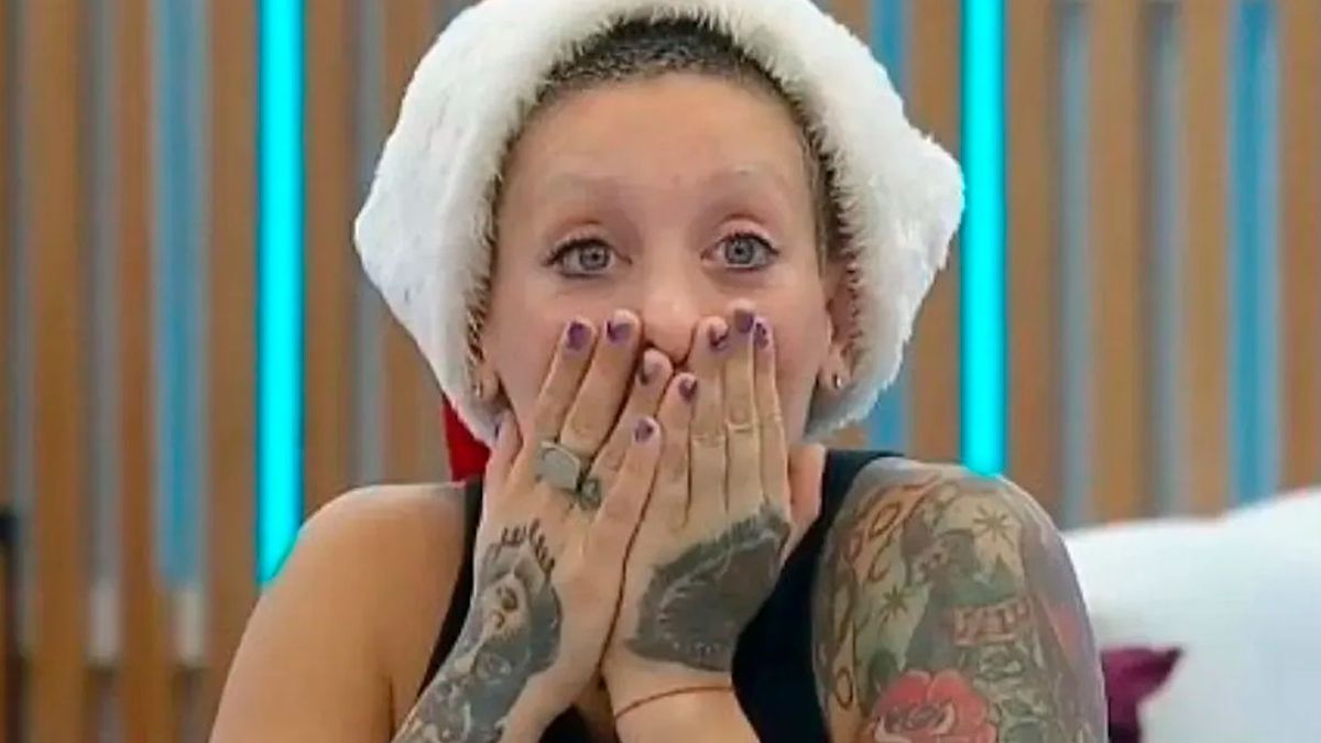 Furia pidió que la despierte un ex participante ¡desnudo!
