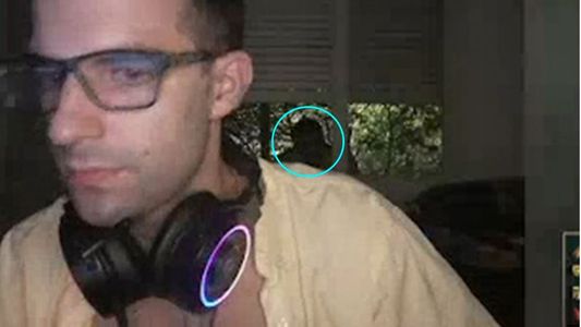 Impactante video: estaba transmitiendo en vivo y le entraron a robar