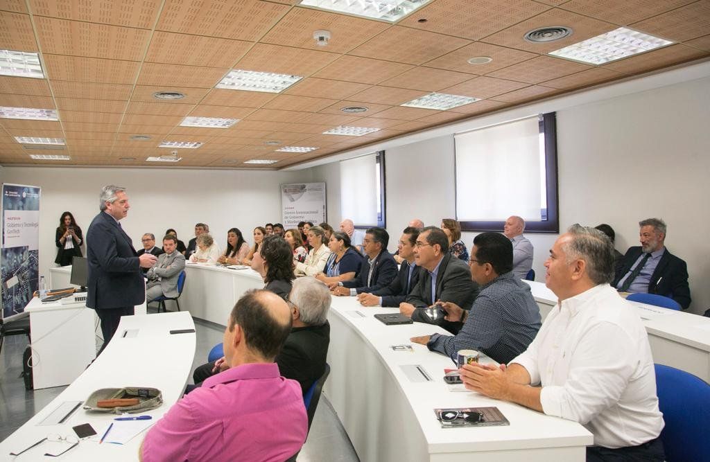 Exclusivo A24.com: así fue la clase de Alberto Fernández en España