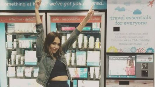 Jessica Alba, dolida por críticas a una de las cremas que comercializa