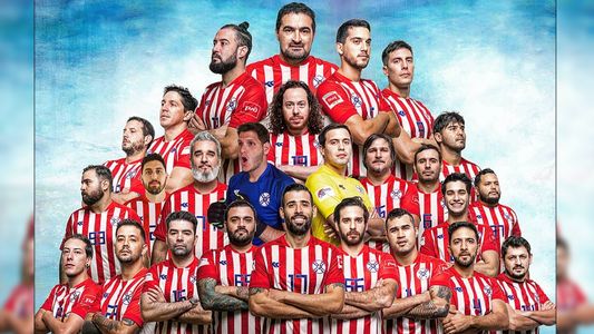 Banda Guasu ameniza con música vuelo demorado