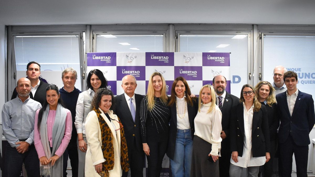 Los candidatos de La Libertad Avanza junto a Karina Milei.&nbsp;
