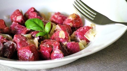Ñoquis de remolacha: una opción colorida, rica y saludable que conquista la mesa