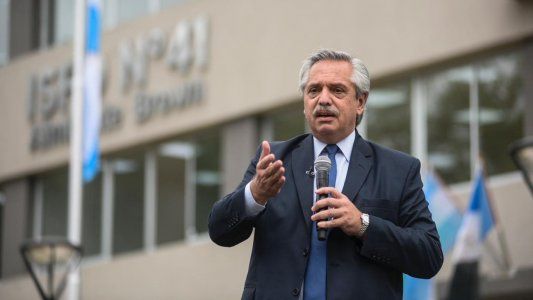 Alberto Fernández: Los violentos tiran piedras, nosotros llevamos vacunas